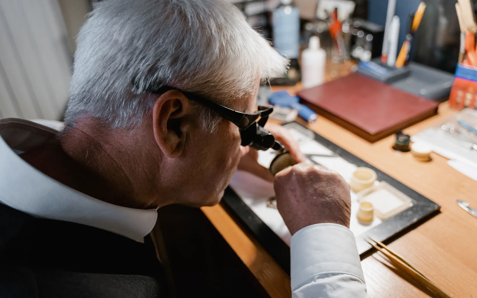 Professionnel crédible démontrant son expertise