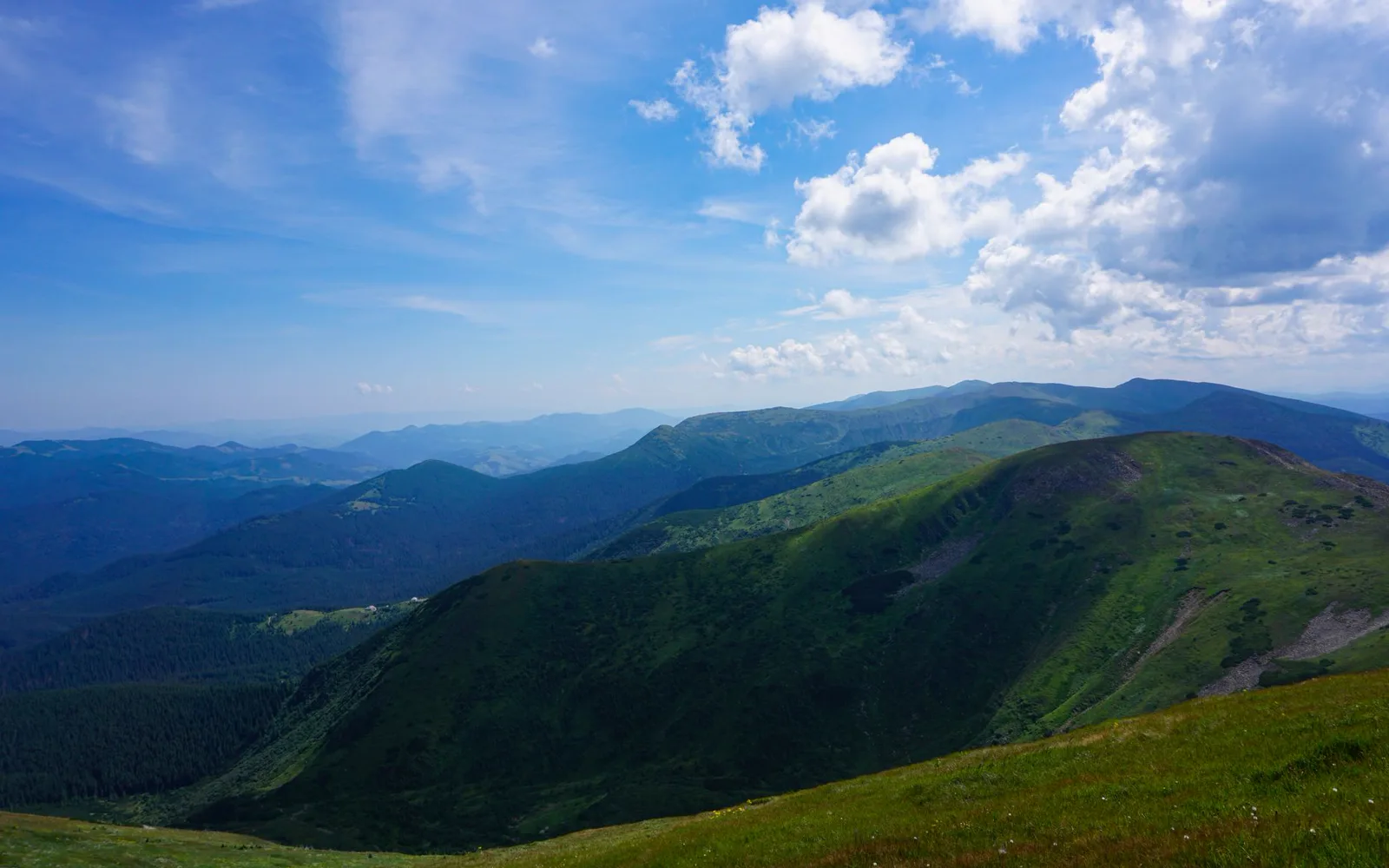 Le Puy Mary et les Monts du Cantal, terrain de randonnée