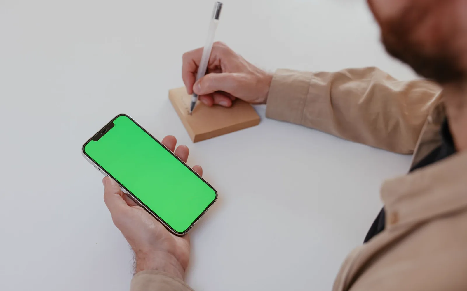 Micro-textes et boutons d’une interface web