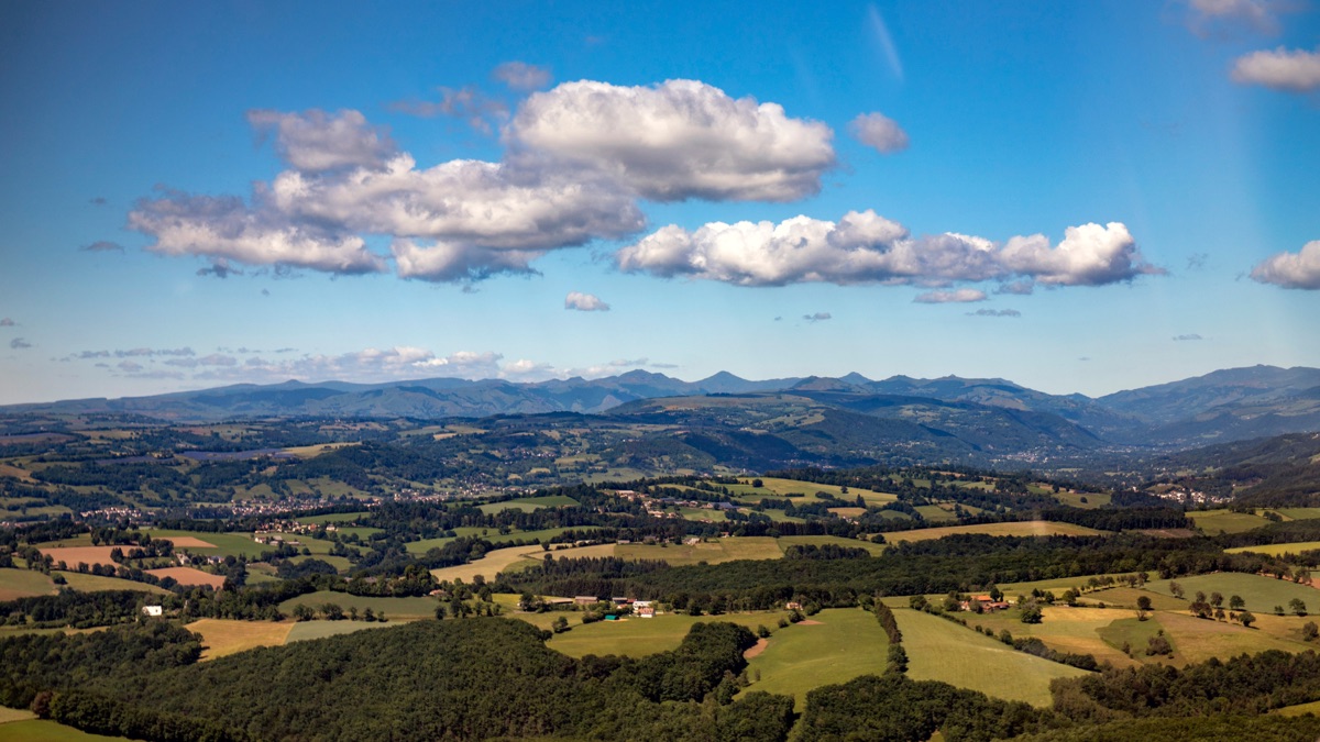 Panorama d’une vallée du Cantal