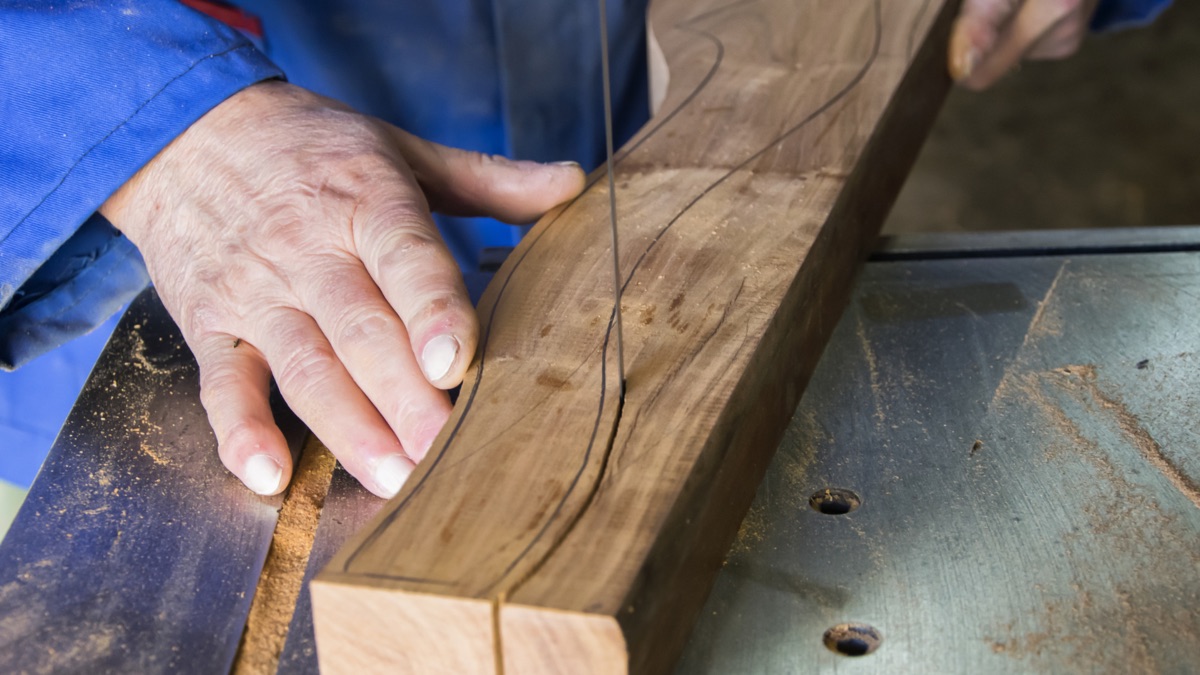 Travail d’une poutre en bois