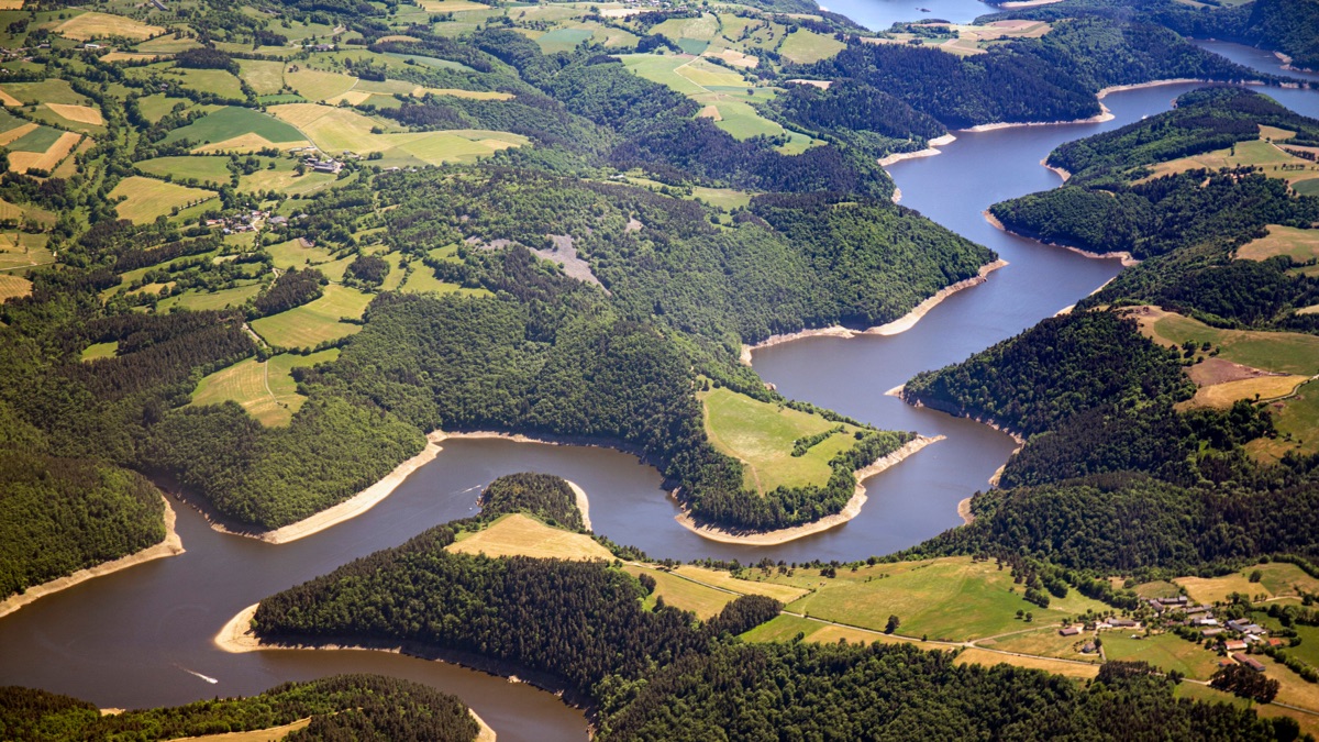 Gorges et rivière du Cantal vues d’en haut