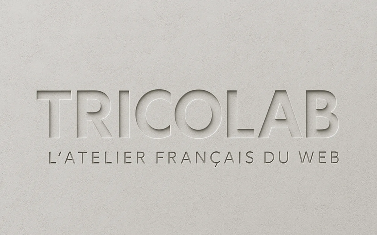 Nom Tricolab gravé