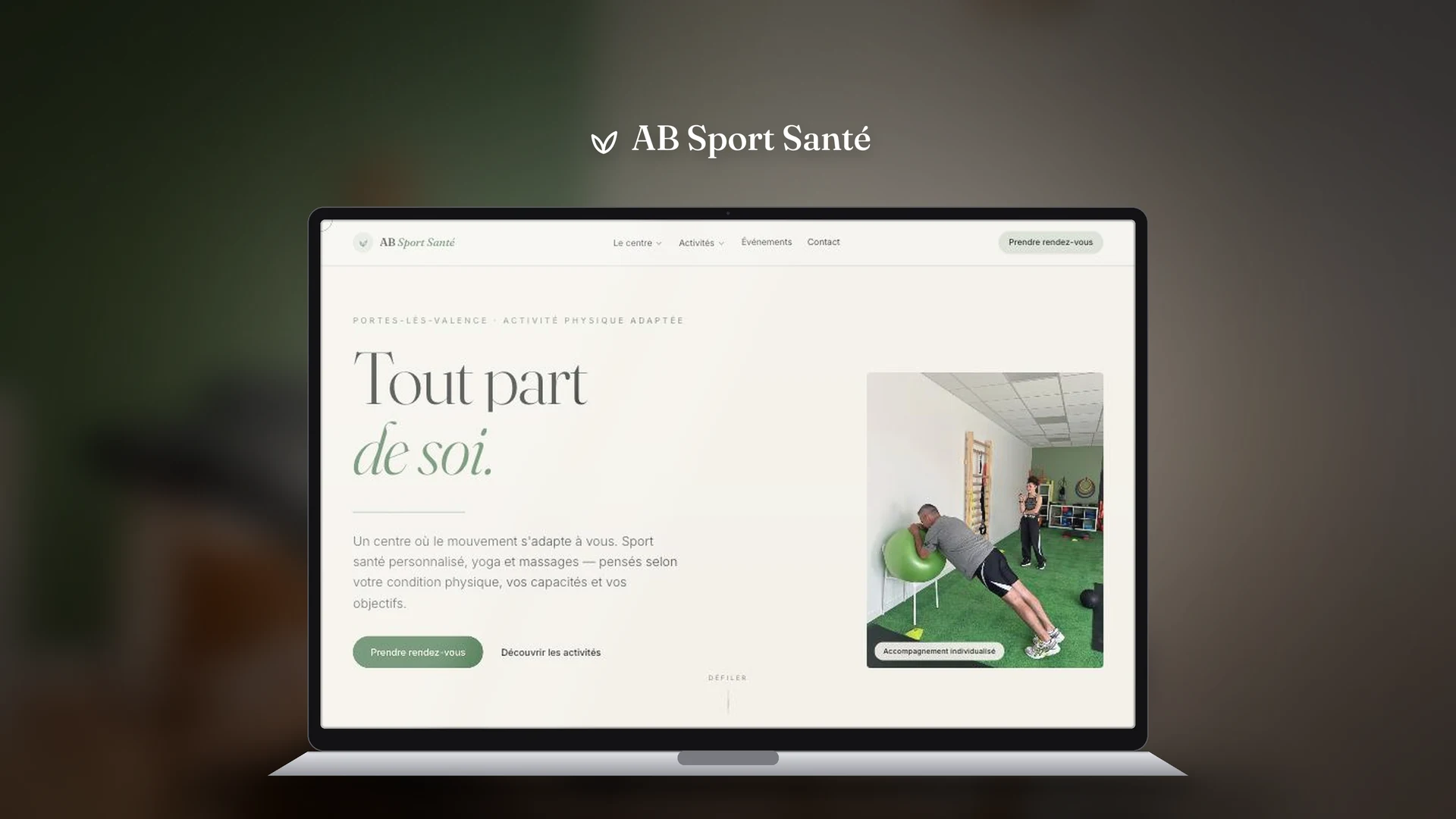 Le site de AB Sport Santé présenté sur un ordinateur portable