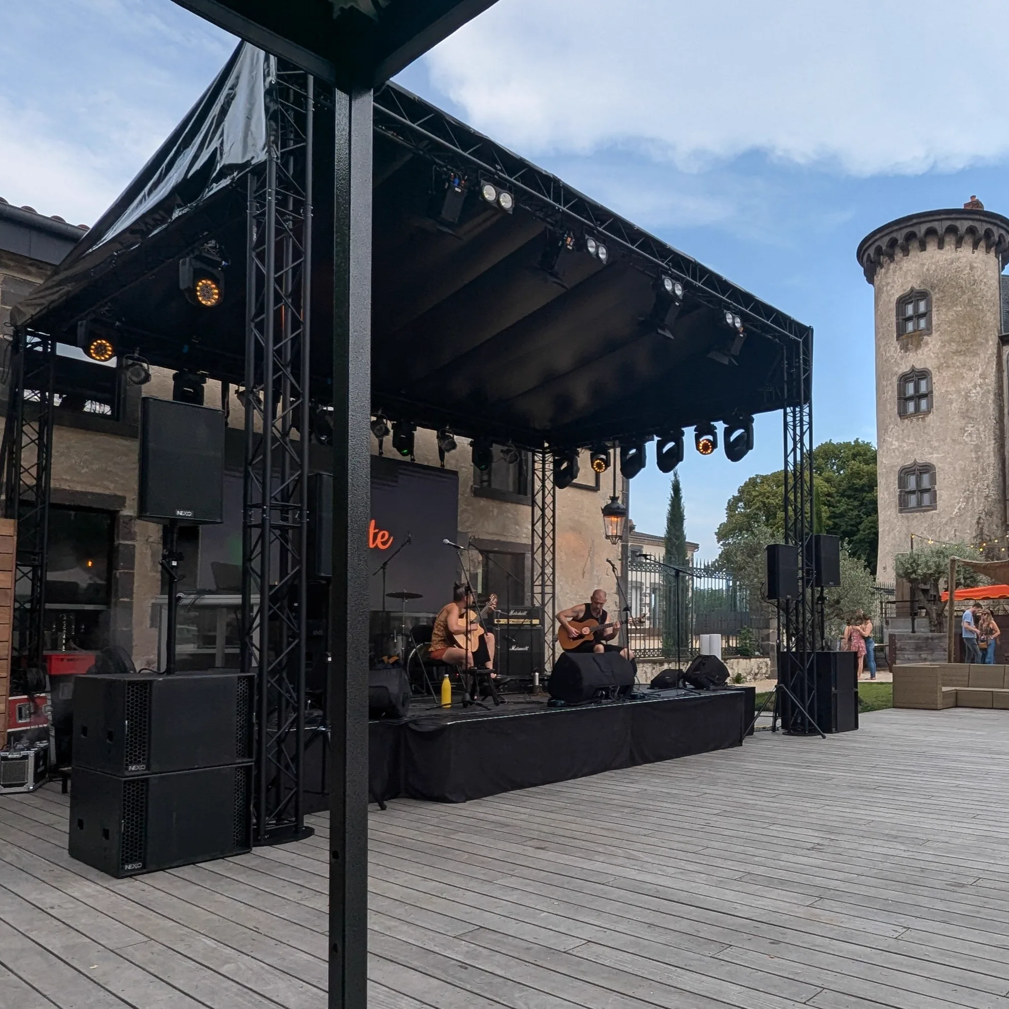 Scène de concert sonorisée par Cobra