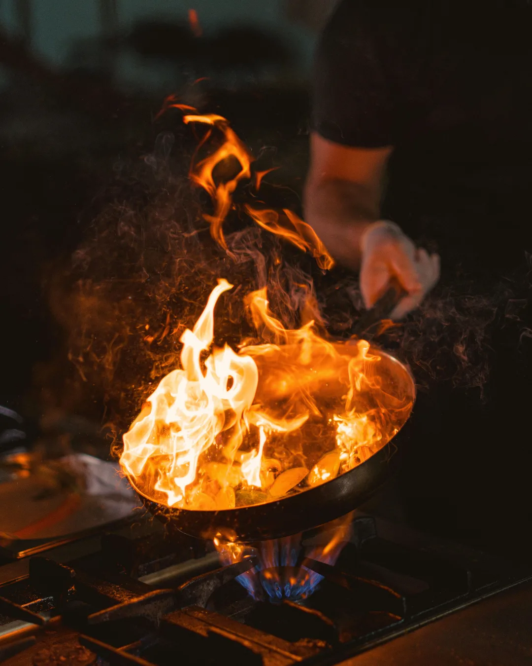 Flambage à la poêle en cuisine, Chez Geneviève