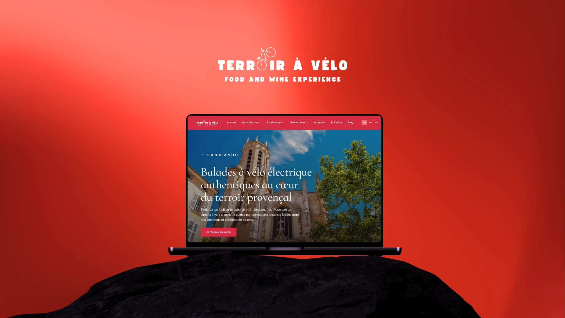Le site de Terroir à Vélo présenté sur un ordinateur portable
