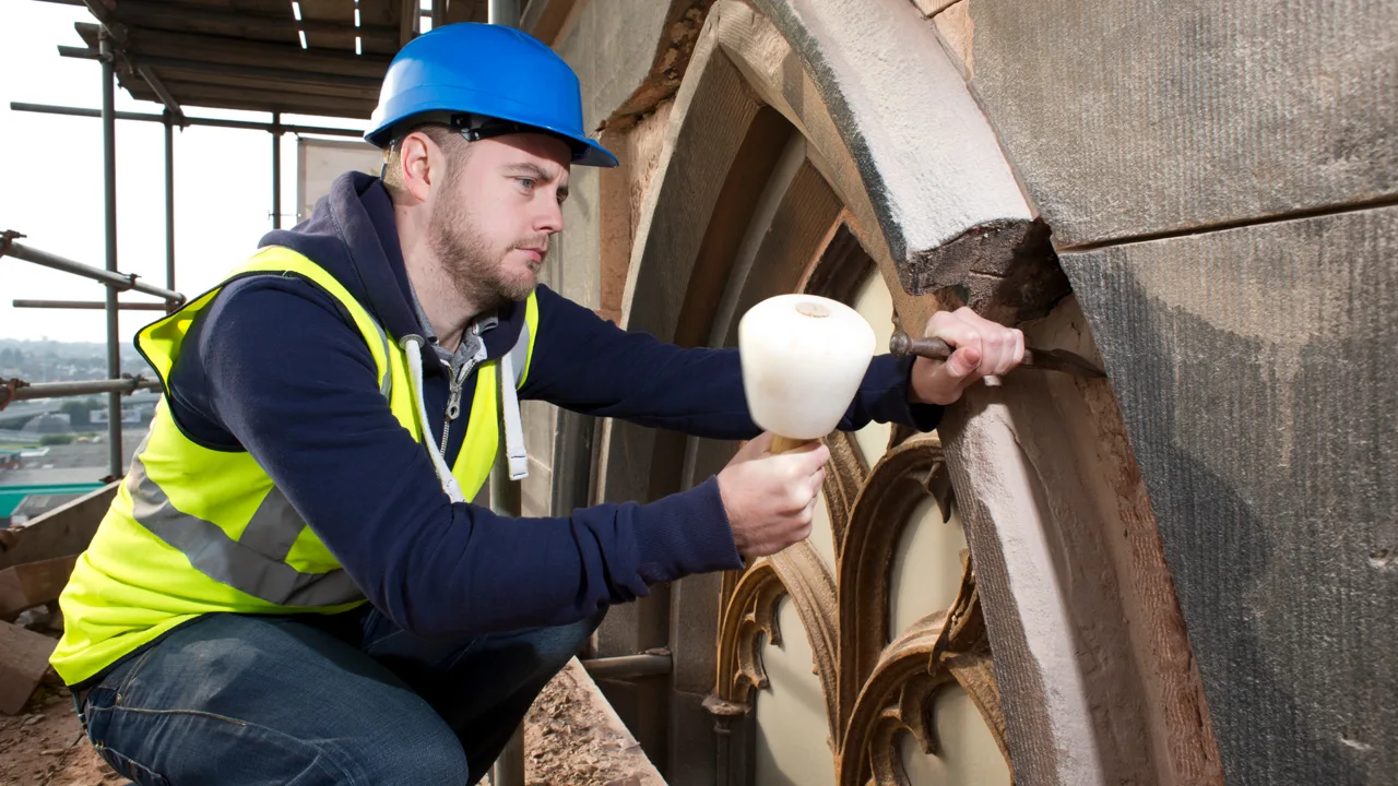 Maçon sur un chantier